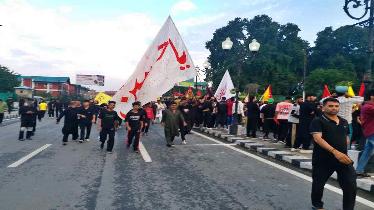 In a landmark and historic decision, the Jammu and Kashmir administration allowed conditional Muharram procession from Gurubazaar to Dalgate in Srinagar after a gap of 34 years, with certain conditions. Thousands of Shia mourners joined the procession during the prescribed time.