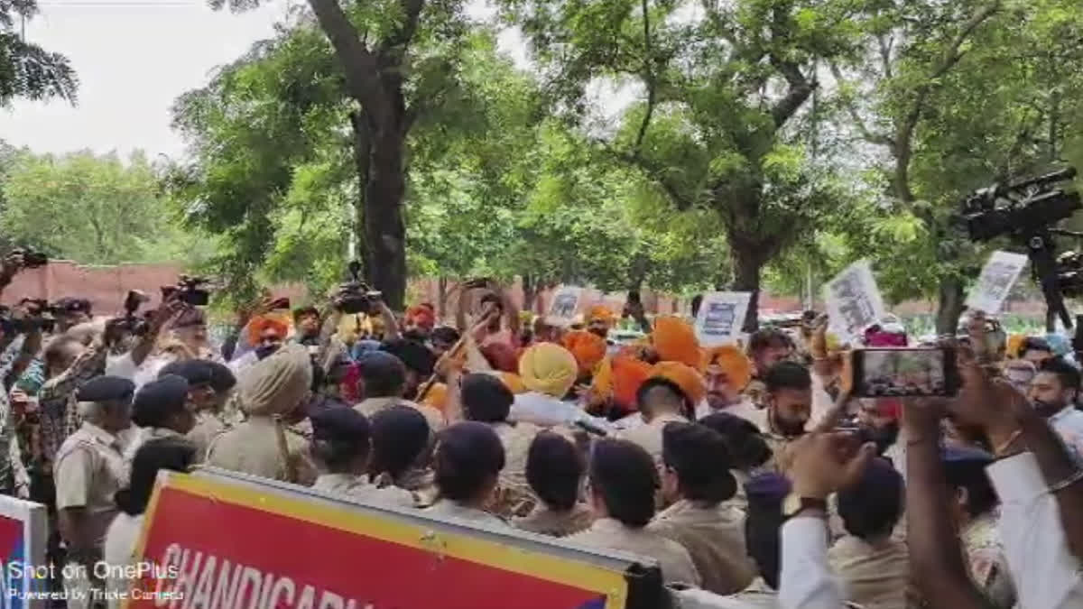 Demonstration against 'AAP' and Congress by Shiromani Akali Dal in Chandigarh