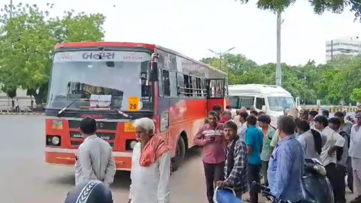 pm-modi-visit-gujarat-about-1300-buses-were-arranged-by-the-administration-and-the-bjp-for-pm-modi-rally