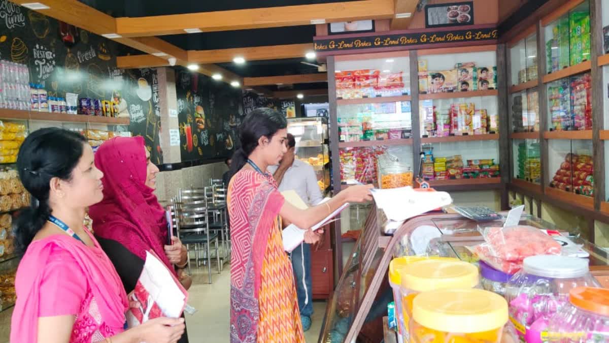 Food Safety  Food safety department inspection Latest News  Food safety department  Latest News  25 shops were closed  ഭക്ഷ്യ സുരക്ഷ വകുപ്പ്  ഒറ്റ ദിവസം റെക്കോര്‍ഡ് പരിശോധന  റെക്കോര്‍ഡ് പരിശോധന  1500 ലധികം ഇടങ്ങളില്‍ പരിശോധന  പരിശോധന  25 സ്ഥാപനങ്ങള്‍ അടപ്പിച്ചു  ഭക്ഷ്യ സുരക്ഷ കമ്മിഷണര്‍  ജോയിന്‍റ് കമ്മിഷണര്‍