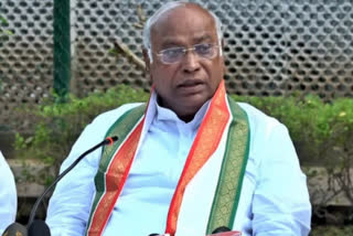 Kharge Dig at PM