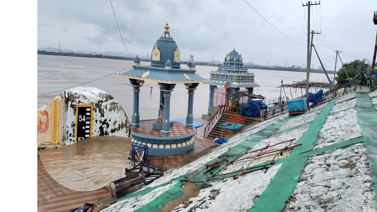 Heavy Water Flow In Godavari