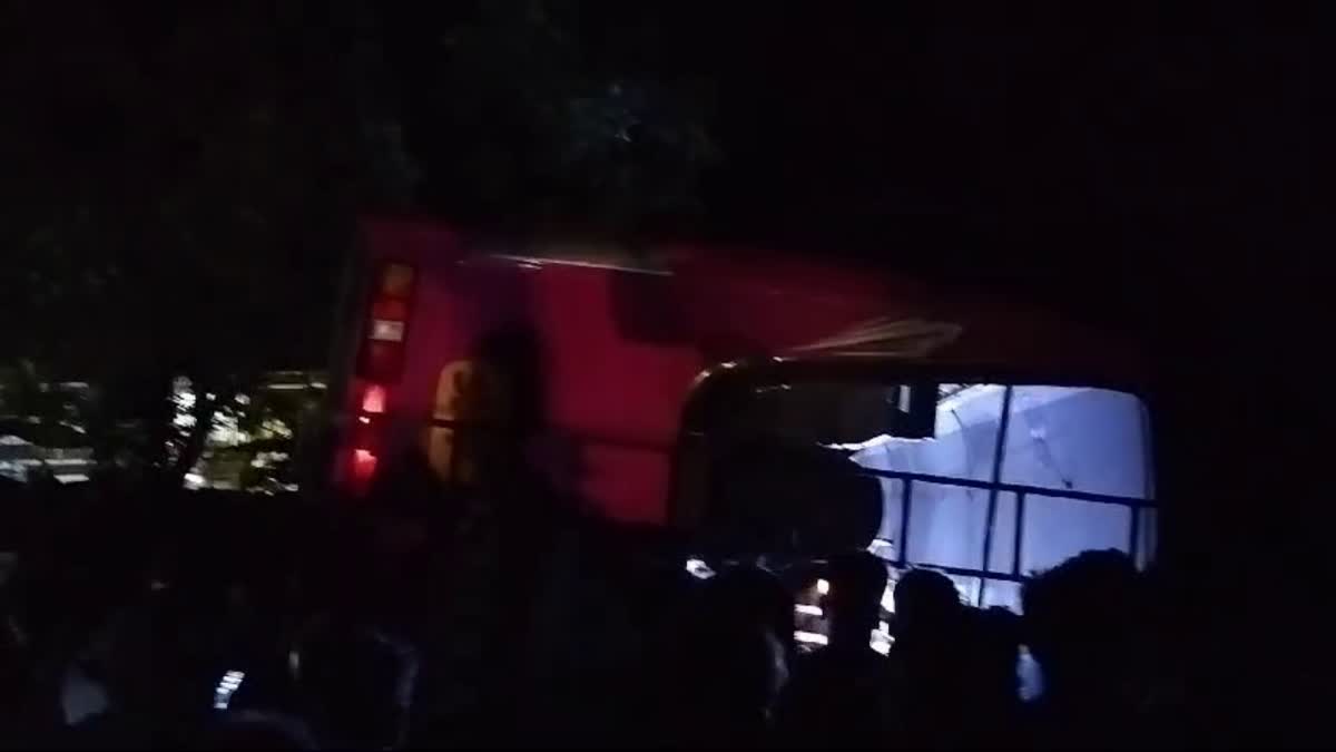 VAIKKOM BUS ACCIDENT  വൈക്കത്ത് സ്വകാര്യ ബസ് അപകടം  കോട്ടയത്ത് ബസ് അപകടം  Kottayam Bus Accident