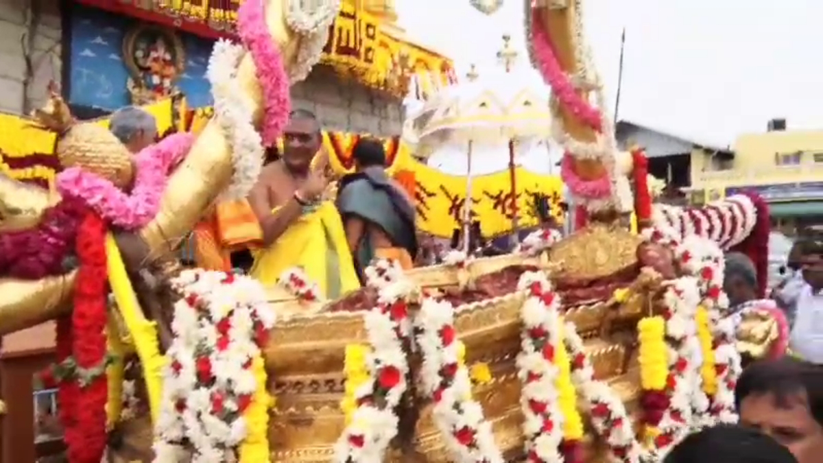 Chamundeshwari Vardhanti Mahotsava in Mysuru Chamundi Hill: Goddess procession on a golden palanquin