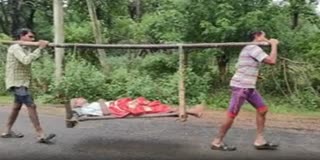 son walked 18 km carrying injured father in Gadchiroli watch video