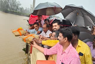 TUNGA BHADRA DAM  DAM WATER LEVEL  OFFICIALS OFFERED PUJA  SHIVAMOGG