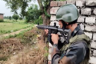 MILITANT KILLED IN KUPWARA GUNFIGHT  JAMMU AND KASHMIR GUNFIGHT  SECURITY FORCES AND MILITANTS  കുപ്‌വാര വെടിവെപ്പ്‌