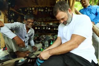 RAHUL MEETS COBBLER AT SULTANPUR  RAHUL GANDHI MEETS LOCO PIOLETS  RAHUL GANDHI AT SULTANPUR  രാഹുൽ ഗാന്ധി