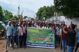 tribal-students-took-out-protest-rally-against-administration-in-pakur