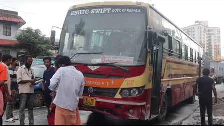 കെഎസ്ആർടിസി ബസിന് തീപിടിച്ചു  KSRTC BUS CATCHES FIRE  LATEST MALAYALAM NEWS  FIRE ACCIDENT