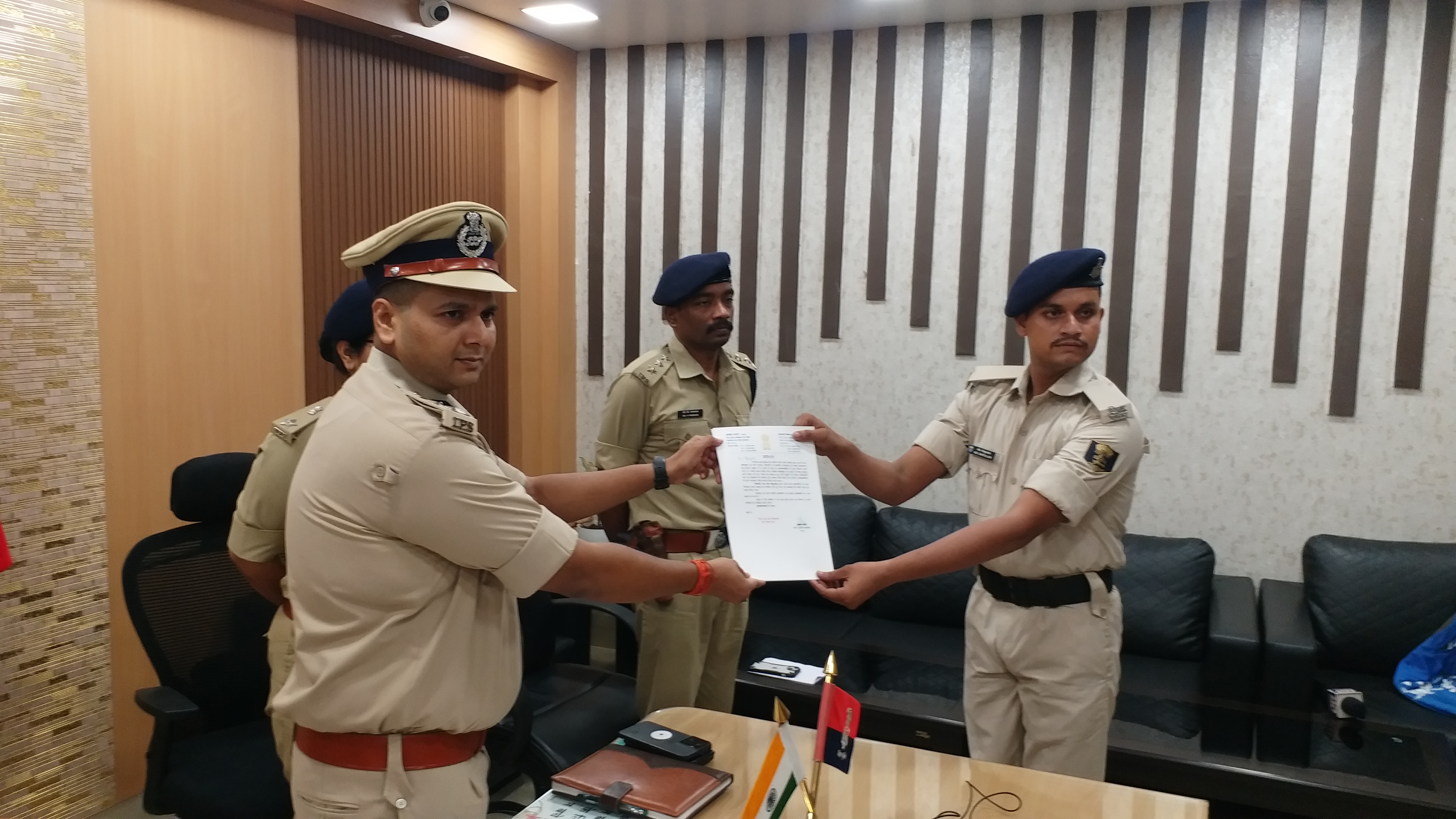 The jawans who nabbed the miscreants who opened fire in the Gaya court were awarded certificates of appreciation