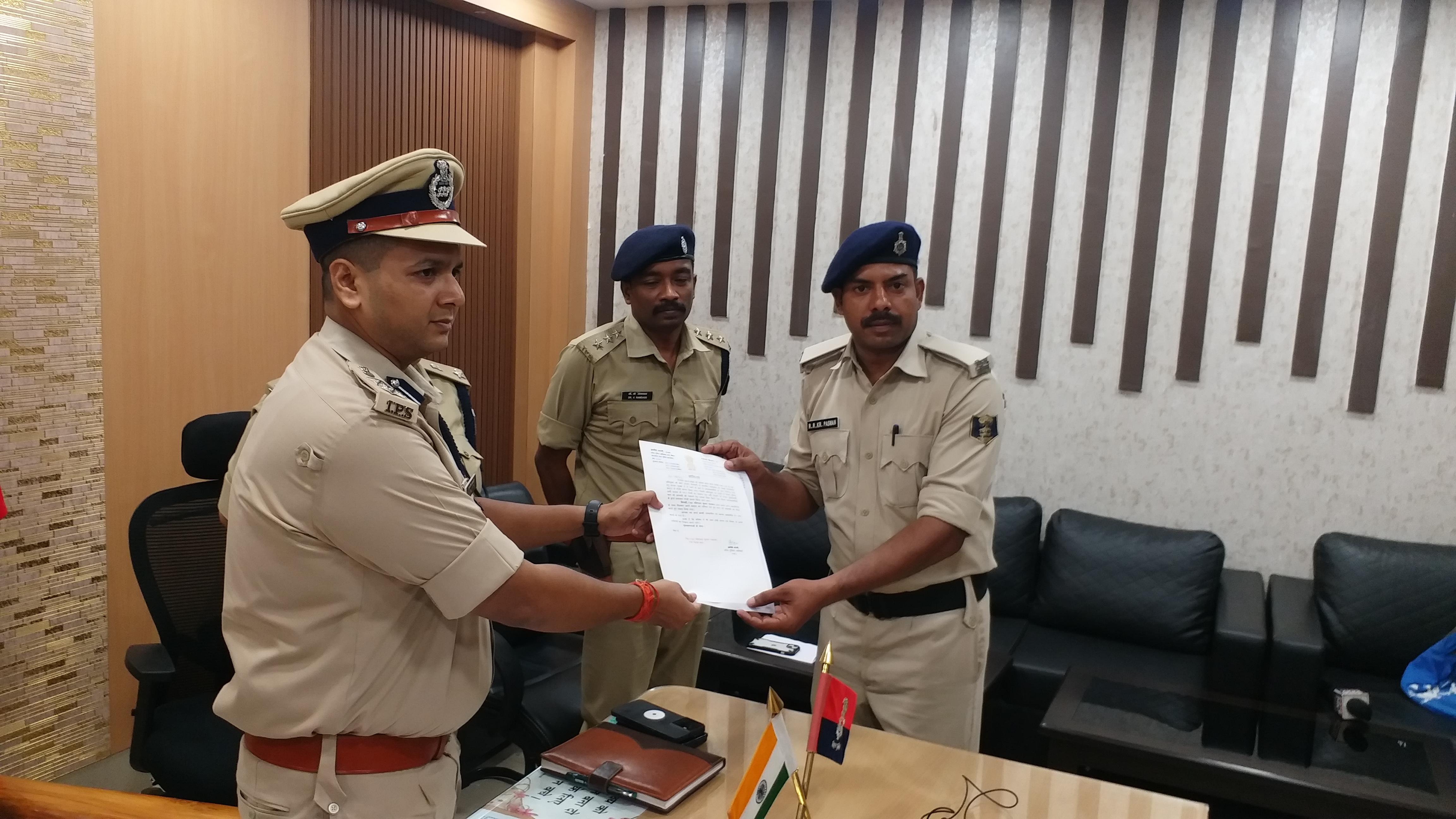 The jawans who nabbed the miscreants who opened fire in the Gaya court were awarded certificates of appreciation