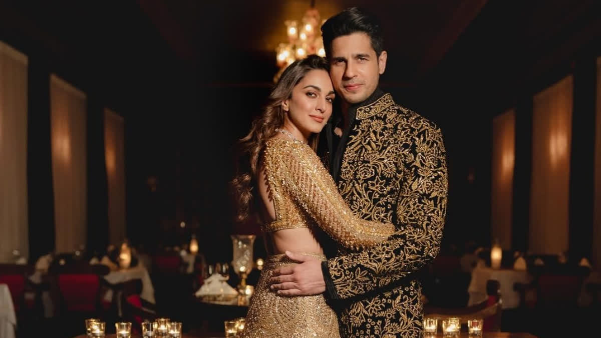 Sidharth Malhotra takes wifey Kiara Advani on dinner date, pose for paps holding hands