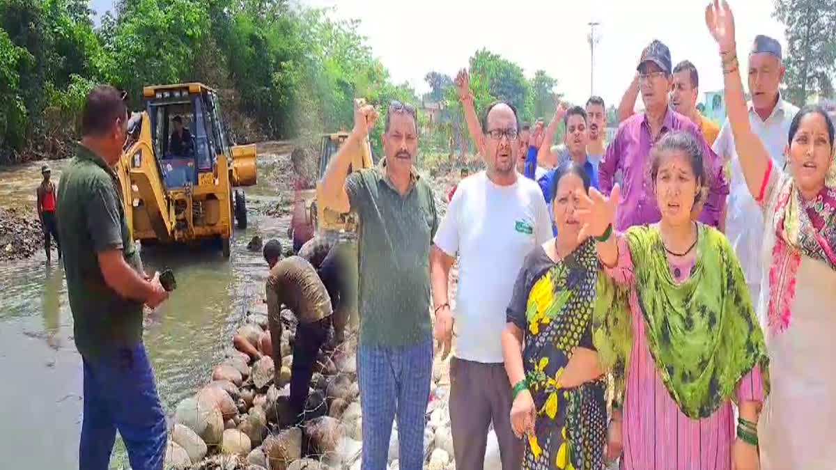 Villagers Protest Against Irrigation Department