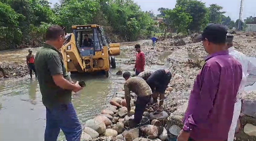 Villagers Protest Against Irrigation Department