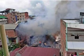 Manipur  Fresh unrest in Manipur  Houses burnt in Imphal  policemens guns snatched in Manipur  മണിപ്പൂർ കലാപം  മണിപ്പൂരിൽ വീണ്ടും സംഘർഷം  ഇംഫാലിൽ വീടുകൾക്ക് തീയിട്ടു  ന്യൂ ലാംബുലേനിൽ സംഘർഷം  MANIPUR NEW LAMBULANE  TORCH HOUSES IN MANIPUR NEW LAMBULANE  Manipur violence