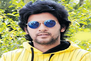Naveen Polishetty is one of the popular actors and he has a huge fan following among the youth. He acts funny not only on screen, but also shares laughs behind the screen. As part of the promotion of his new film 'Miss Shetty Mr Polishetty', he has been visiting many cities in Andhra Pradesh for the past few days.