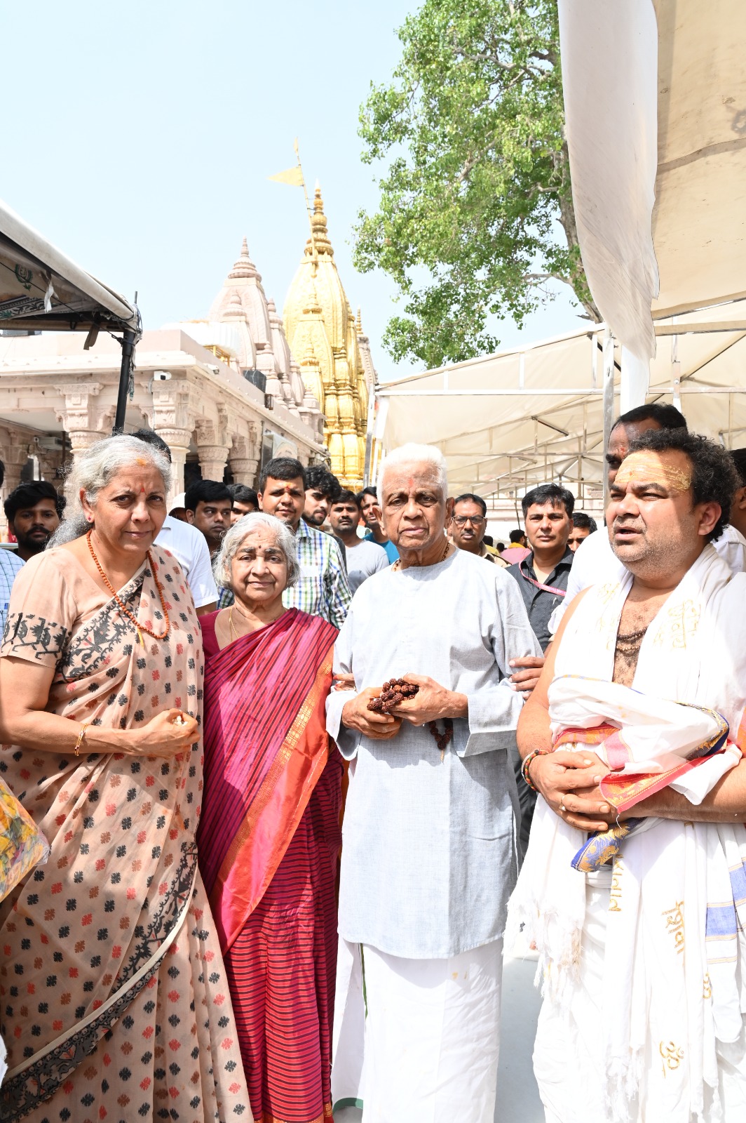 वित्त मंत्री ने बाबा विश्वनाथ के दरबार में दर्शन-पूजन