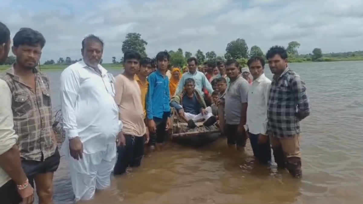 PATIENT CROSS WATER ON KHATIYA