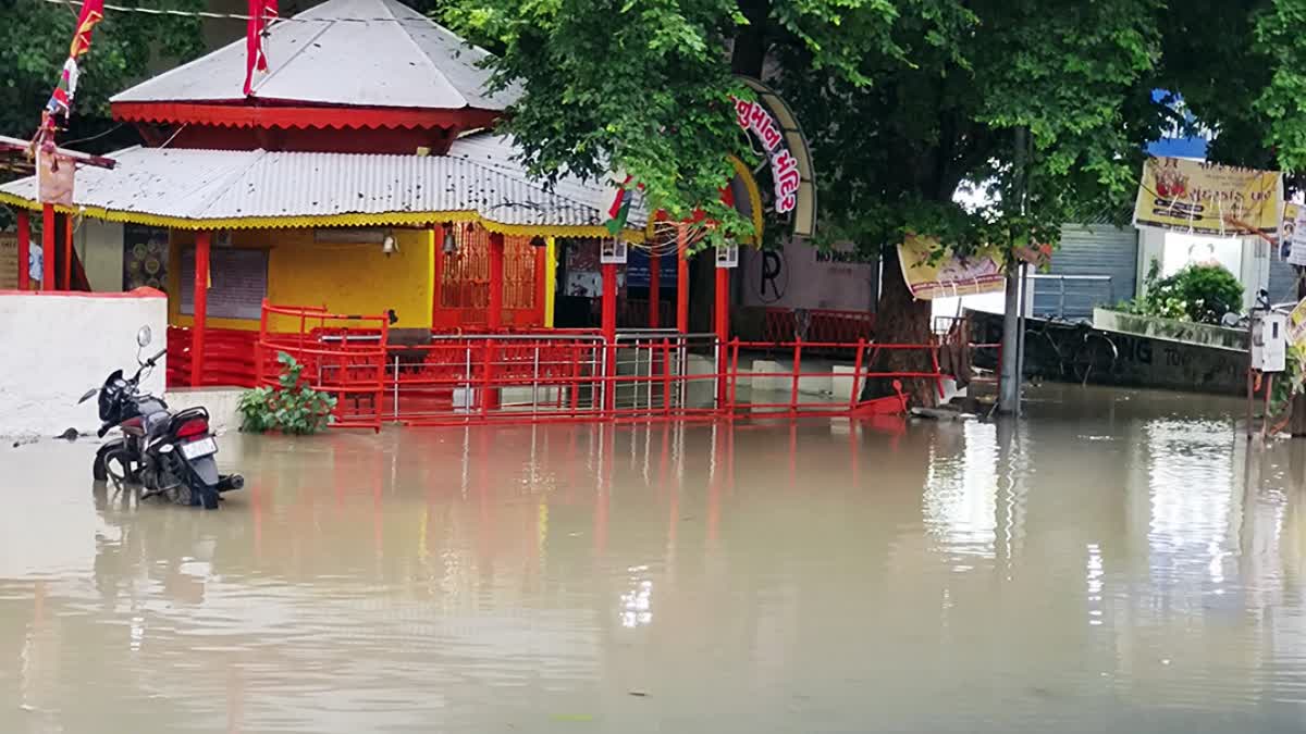 heavy rain in Gujarat