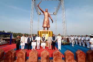 Shivaji statue collapses in Maharashtra