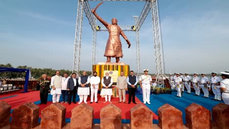 Shivaji statue collapses in Maharashtra