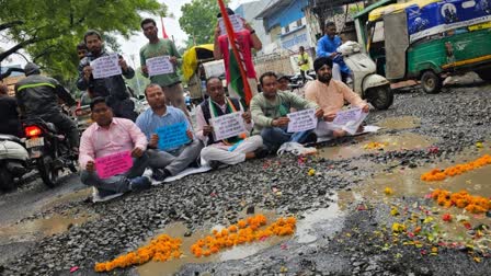 INDORE CONGRESS UNIQUE PROTEST