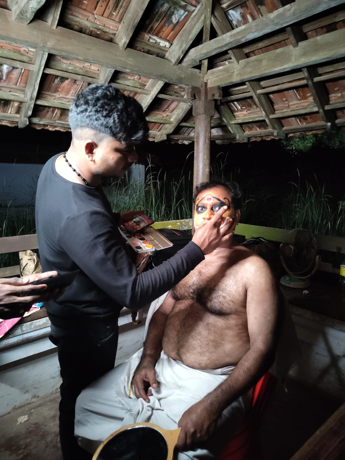 MAKEUP ARTIST  MAKEUP MAN CREATING SCARS IN FILM  MAKEUP ARTIST SCARS CREATION  മേക്കപ്പ് മാന്‍ ഹർഷത്