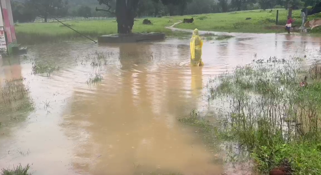 torrential rain in Balrampur