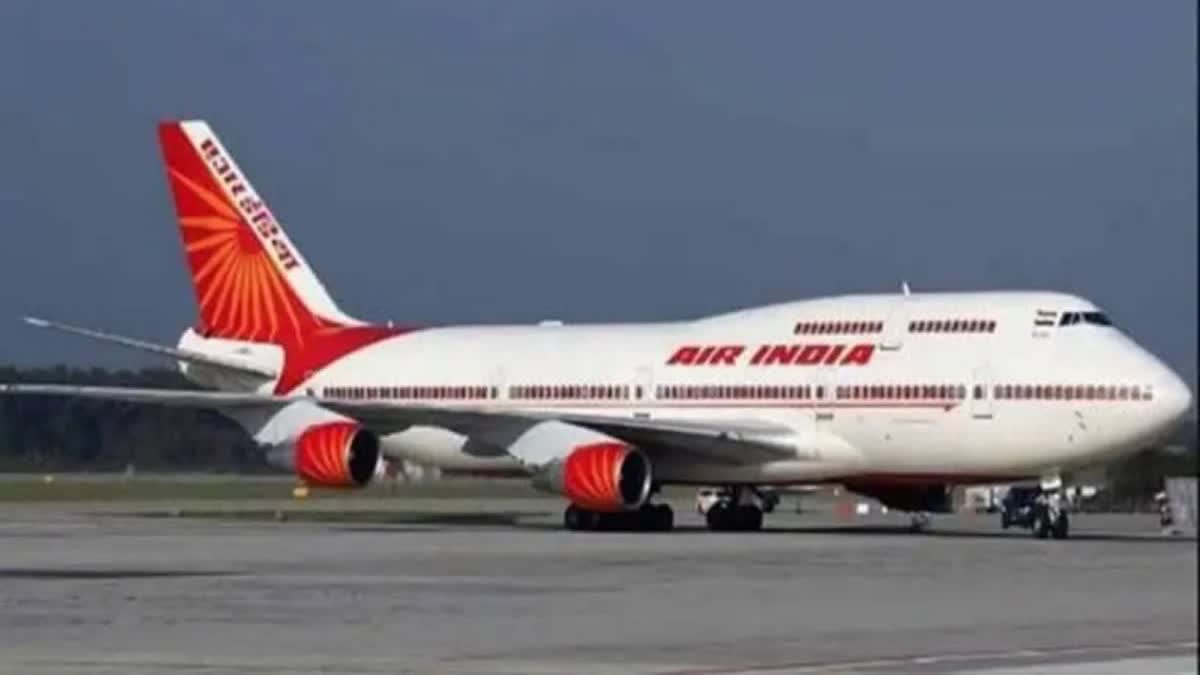 Air India Express flight to Dubai diverted to Kannur due to fire warning light in cargo hold  Karipur Dubai Flight Diverted To Kannur  പൈലറ്റിന് തീപിടിത്ത മുന്നറിയിപ്പ്  ദുബായ്‌ എയര്‍ ഇന്ത്യ വിമാനം  എയര്‍ ഇന്ത്യ വിമാനം കണ്ണൂരിലേക്ക് തിരിച്ചു വിട്ടു  Air India Express Flight  കരിപ്പൂര്‍ അന്താരാഷ്‌ട്ര വിമാനത്താവളം