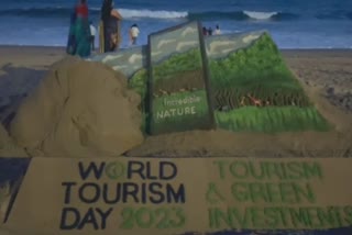 विश्व पर्यटन दिवस पर पर्यटकों ने बीच पर पर्यटन का आनंद लिया
