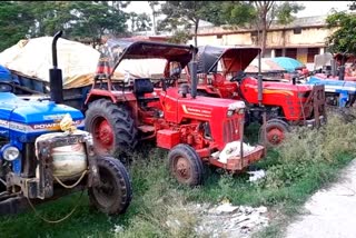 दानापुर में 5 अवैध बालू लदा ट्रैक्टर जब्त