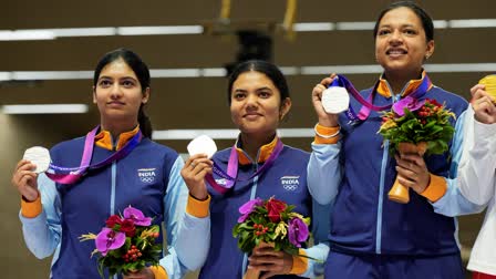 Indian shooters won a silver medal in the women's 50m rifle 3 position event at the Asian Games here on Wednesday.  The trio of Ashi Chouksey, Manini Koushik and Sift Kaur Samra shot a total of 1764 points in the qualification to finish second on the podium.