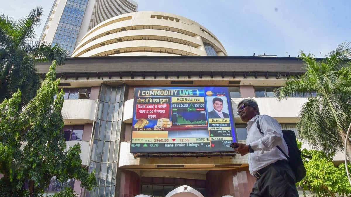 The Sensex surged to a fresh all-time high of 85,955.50 in early trading on Friday, fueled by optimism in IT stocks and a positive global outlook. Following a strong performance in the US markets and increased buying from foreign and domestic investors, the Nifty also experienced gains, reaching 26,250.55.