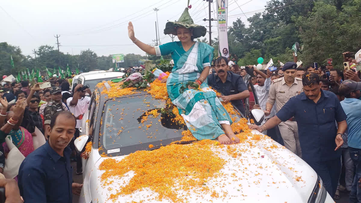 Kalpana Soren participated in road show during Mainiya Samman Yatra in Seraikela