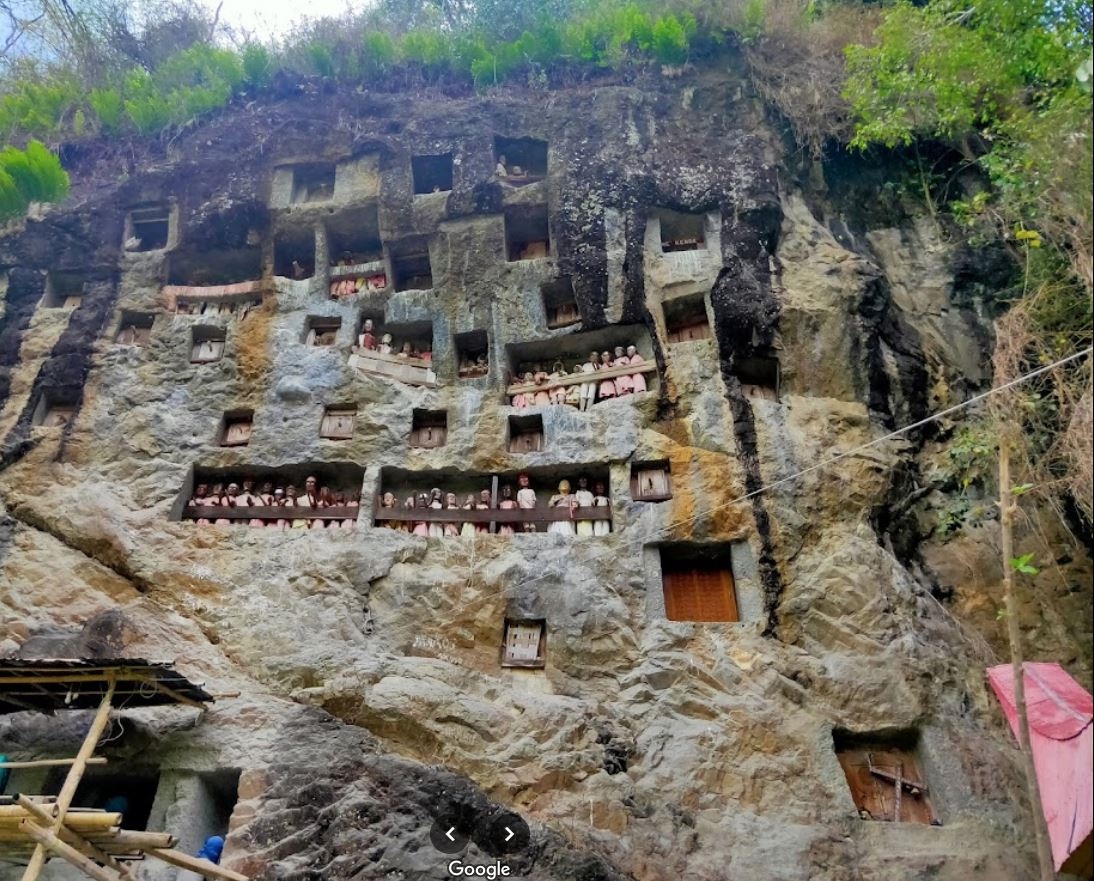 INDONESIAS TORAJAN PEOPLE  TORAJAN UNIQUE FUNERARY CUSTOM  ടൊറാജൻ ഇന്തോനേഷ്യ  മാനെനെ ചടങ്ങ് ഇന്തോനേഷ്യ