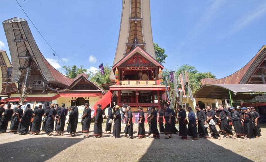 INDONESIAS TORAJAN PEOPLE  TORAJAN UNIQUE FUNERARY CUSTOM  ടൊറാജൻ ഇന്തോനേഷ്യ  മാനെനെ ചടങ്ങ് ഇന്തോനേഷ്യ