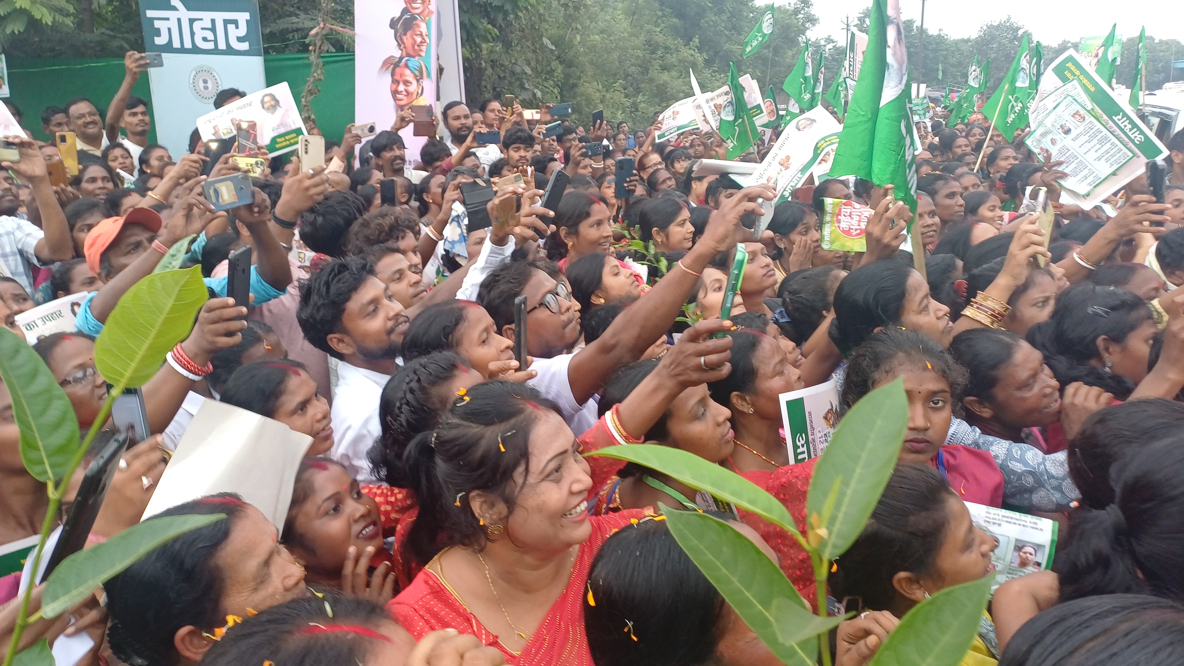 Kalpana Soren participated in road show during Mainiya Samman Yatra in Seraikela