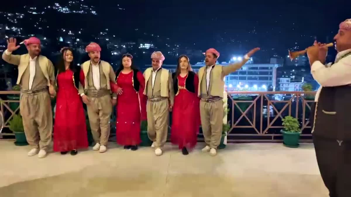 अंतरराष्ट्रीय कुल्लू दशहरा उत्सव में कुर्दिस्तान कलाकार
