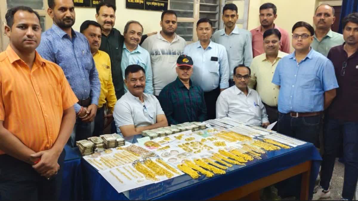 Gold and Cash Seized at Kota Junction