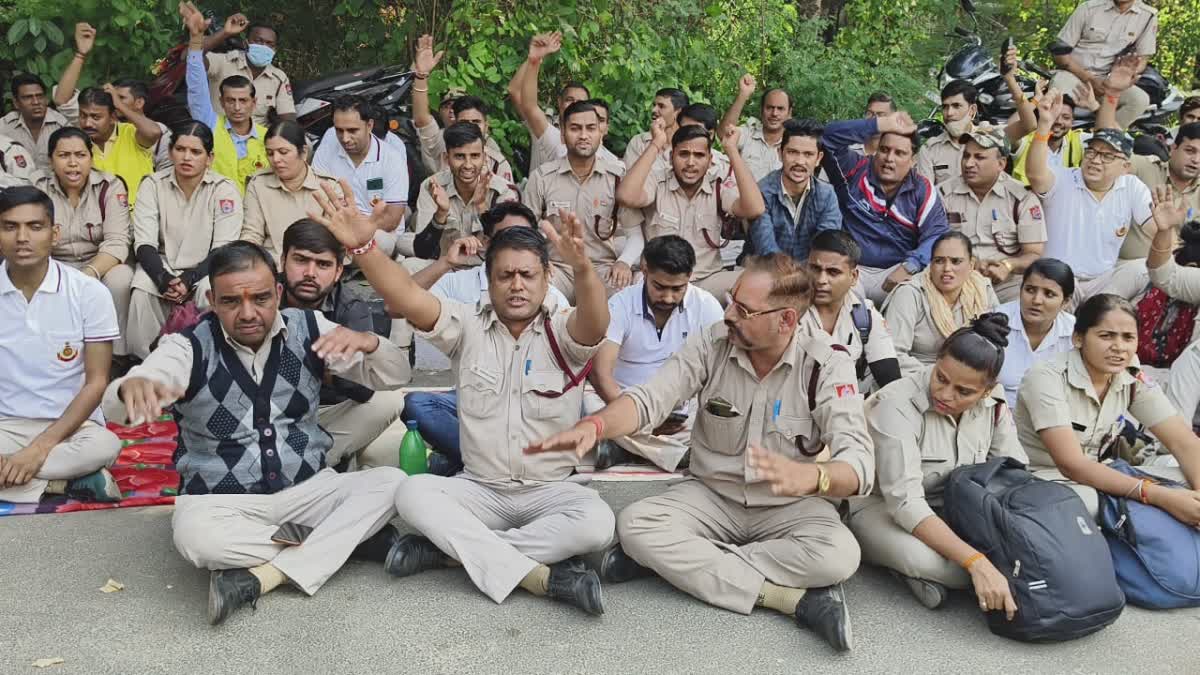 Civil defense employees protest