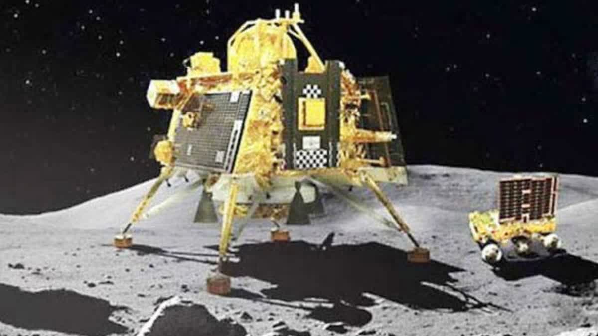 Chandrayaan 3 Latest Update  Chandrayaan 3 Lander Module  Chandrayaan 3 Generated Ejecta Halo  What is Ejecta Halo  ISRO on Chandrayaan 3  ചന്ദ്രയാന്‍ 3 പുതിയ വാര്‍ത്തകള്‍  ചന്ദ്രയാന്‍ 3 ലാന്‍ഡര്‍  ചന്ദ്രയാന്‍ 3 ന്‍റെ ലാന്‍ഡിങ്  ലാന്‍ഡിങിന് മുമ്പ് പൊടിപടലങ്ങള്‍ അകന്നുമാറി  എന്താണ് എജക്റ്റ ഹാലോ