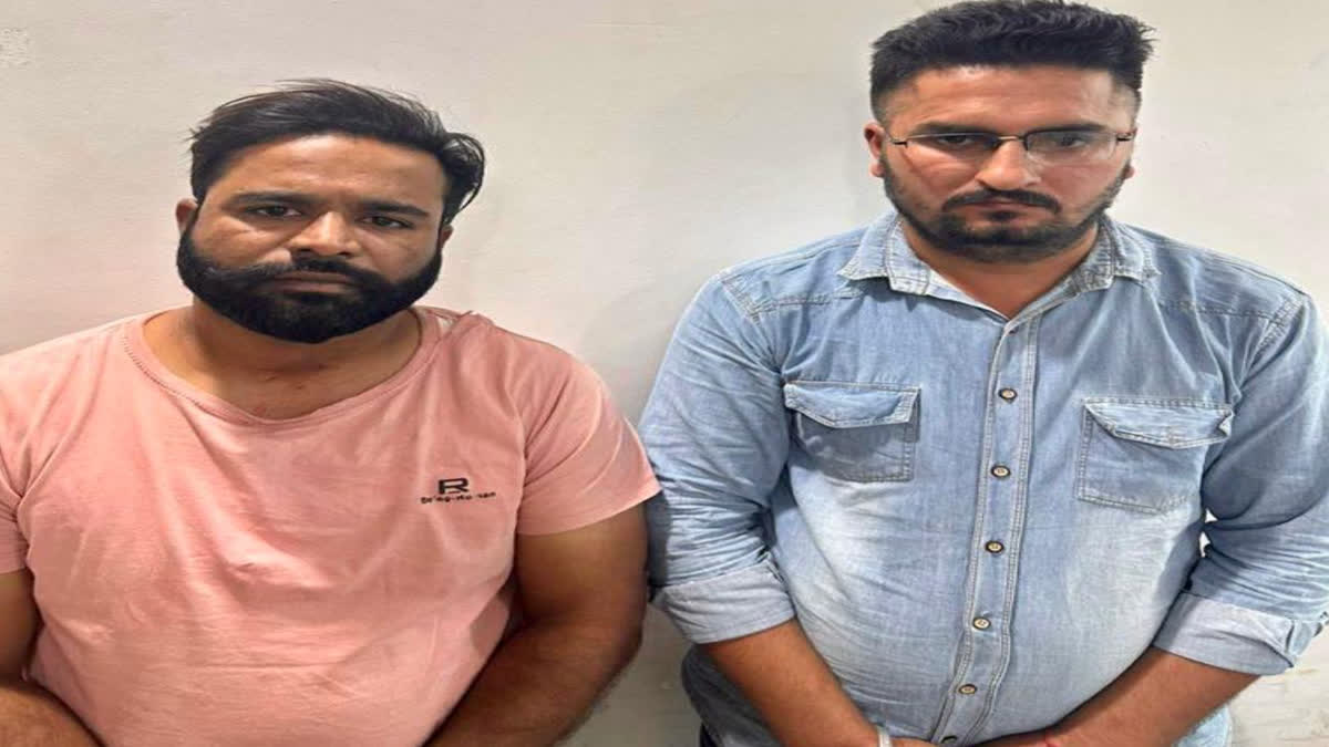 Vigilance Bureau arrested two persons who pretended to be journalists and took a bribe