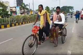 Minor Girl Carried Father On Rickshaw