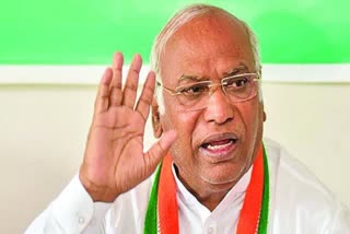Kharge chairs Cong CEC to finalise candidates for Telangana