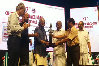 Vayalar Award Distributed To Sreekumaran Thampi  Vayalar Award  Vayalar Award winner Sreekumaran Thampi  Vayalar Award Distributed In Thiruvananthapuram  Vayalar Award winner  വയലാര്‍ അവാര്‍ഡ് ഏറ്റുവാങ്ങി ശ്രീകുമാരന്‍ തമ്പി  വയലാര്‍ അവാര്‍ഡ് ശ്രീകുമാരന്‍ തമ്പിക്ക്  ജീവിതം ഒരു പെന്‍ഡുലം എന്ന ആത്മകഥ  വയലാര്‍ അവാര്‍ഡ് ജീവിതം ഒരു പെന്‍ഡുലം എന്ന ആത്മകഥ  വയലാര്‍അവാര്‍ഡിന് പരിഗണിച്ചില്ല ശ്രീകുമാരന്‍ തമ്പി