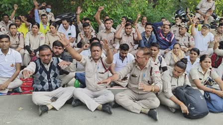 Civil defense employees protest