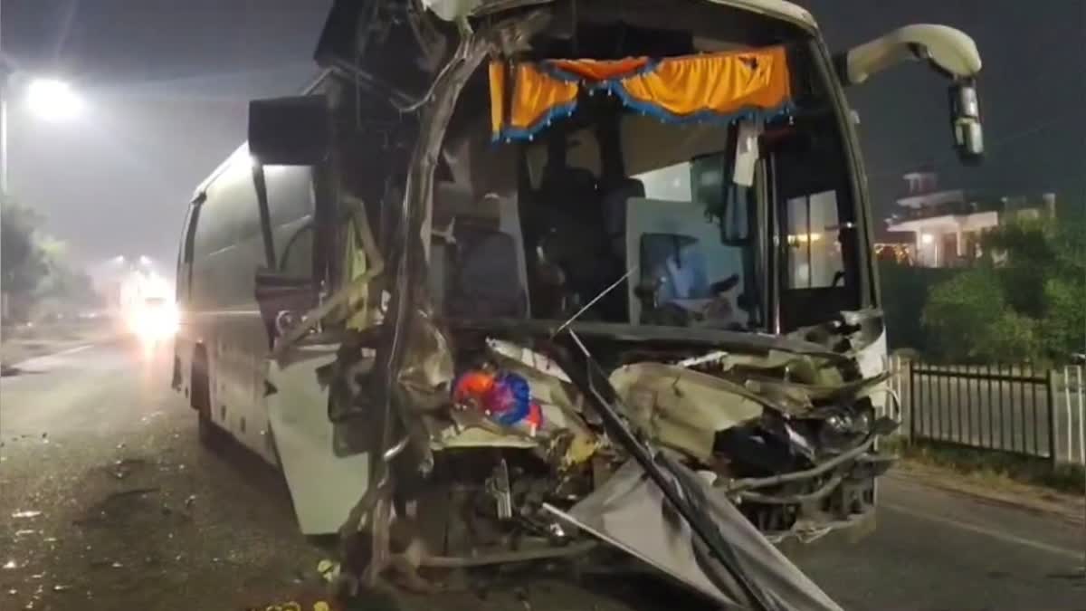 Bus going from Punjab to Delhi Airport collided with a truck in Shahabad Kurukshetra