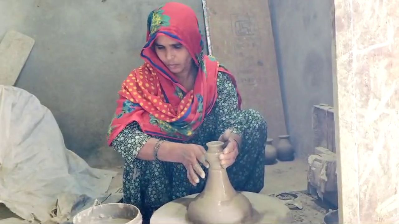 EARTHEN DIYAS DEMAND ON DIWALI