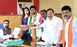 JDS's Nikhil Kumaraswamy, NDA candidate for Channapatna assembly bypoll files nomination